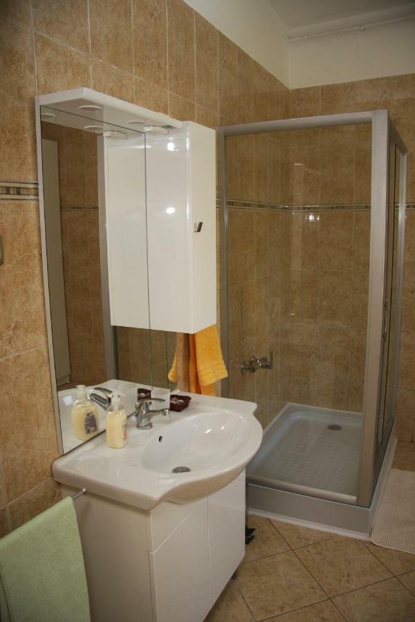 Villa Maria Apartman Мішкольц Екстер'єр фото