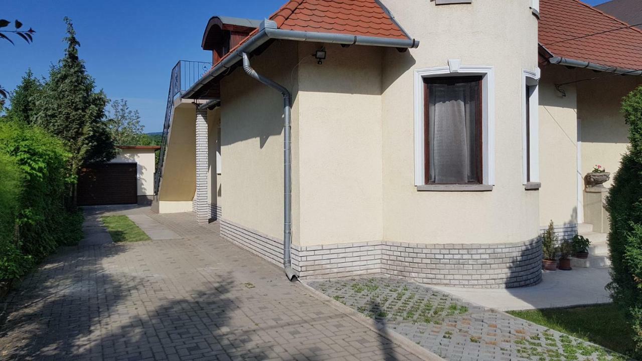 Villa Maria Apartman Мішкольц Екстер'єр фото
