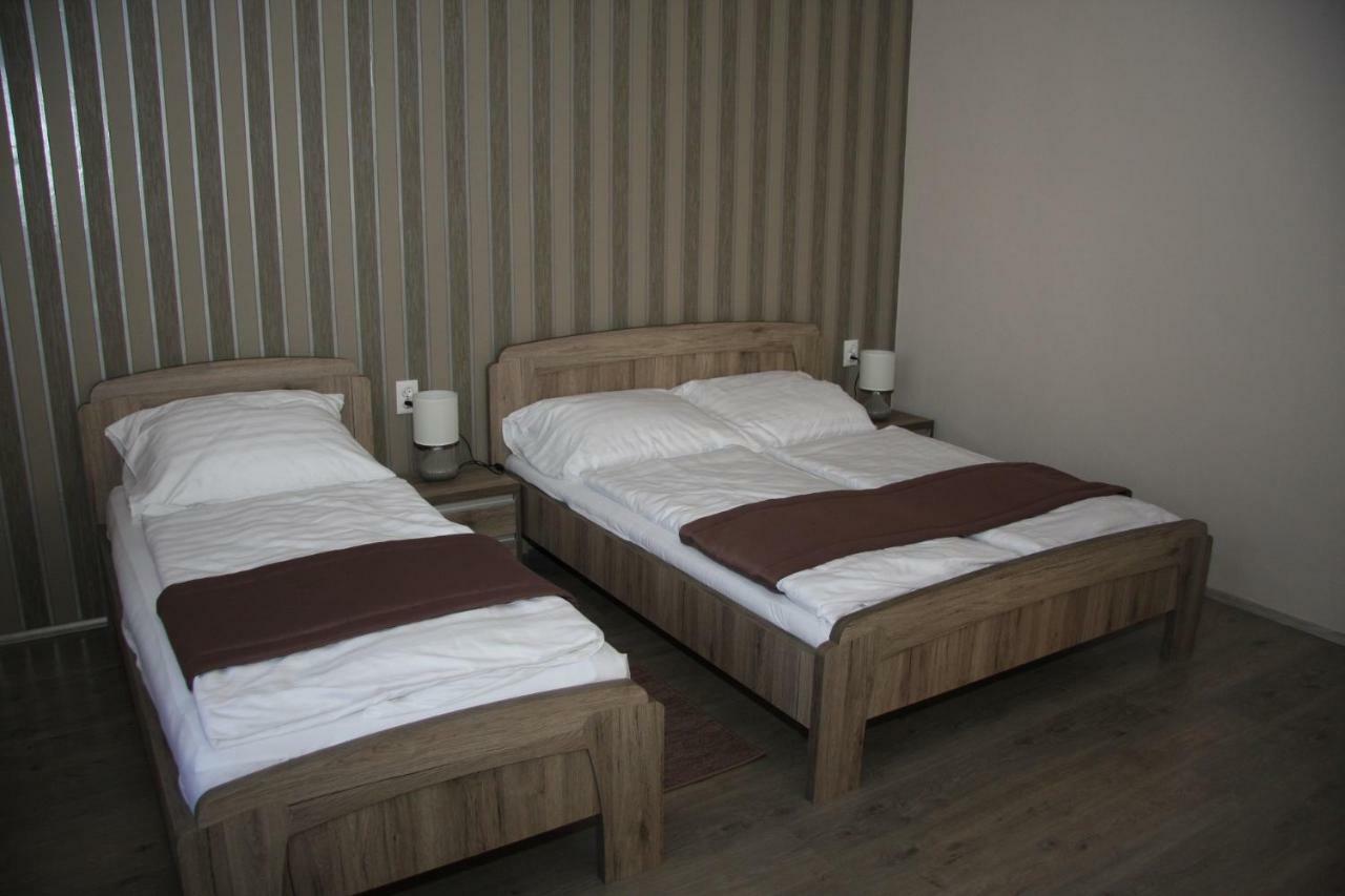 Villa Maria Apartman Мішкольц Екстер'єр фото