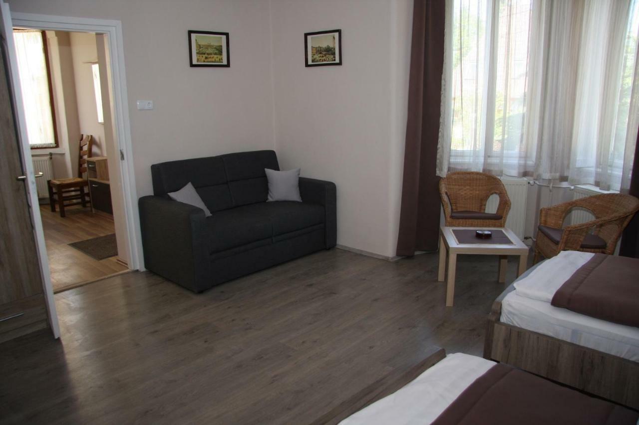 Villa Maria Apartman Мішкольц Екстер'єр фото