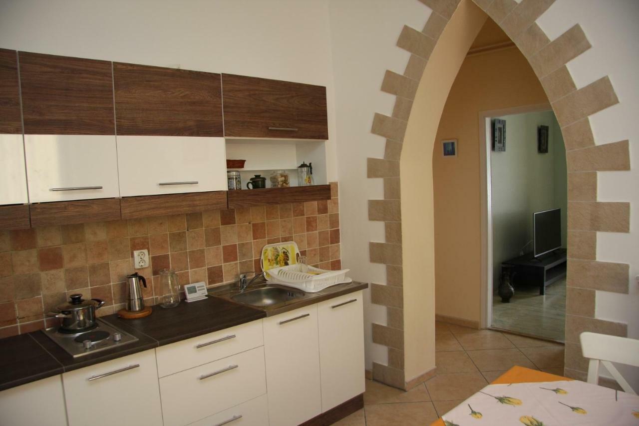 Villa Maria Apartman Мішкольц Екстер'єр фото